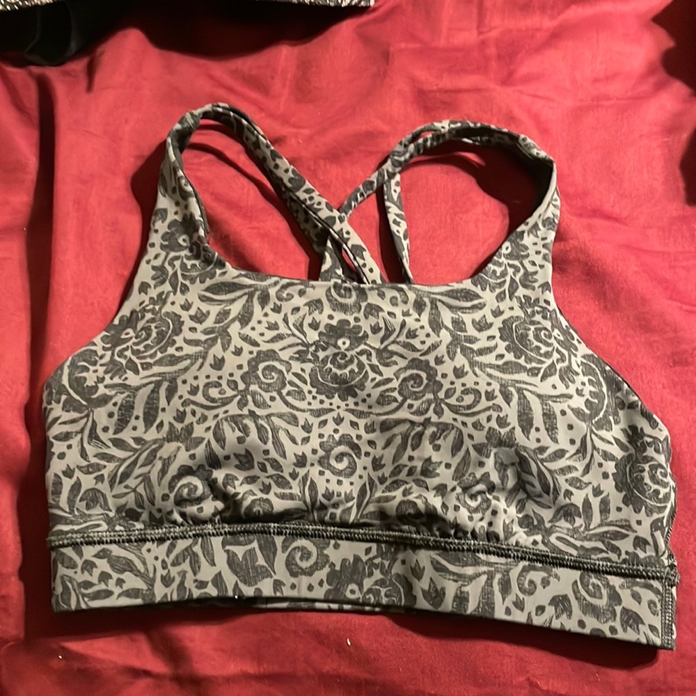 Lululemon sports bra new condition! Worn once.